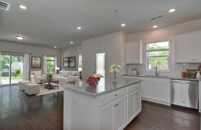 Foto del edificio - Like New Townhome in Beautiful North Charl...