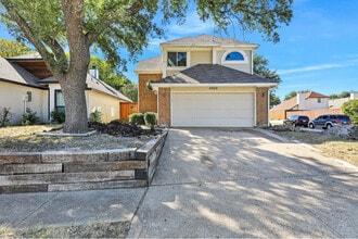 Building Photo - 4925 Tree Top Ln Building Photo - 4925 Tree Top Ln