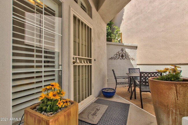 Foto del edificio - 1138 E Amberwood Dr