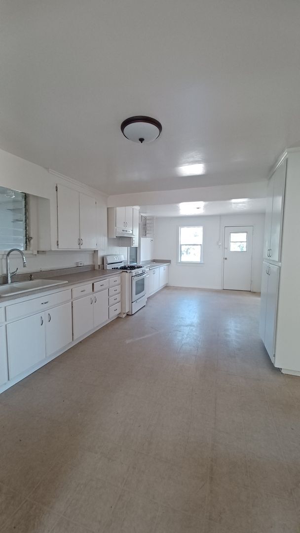 Building Photo - 3 bedroom 2 bath, single level home in Nipomo