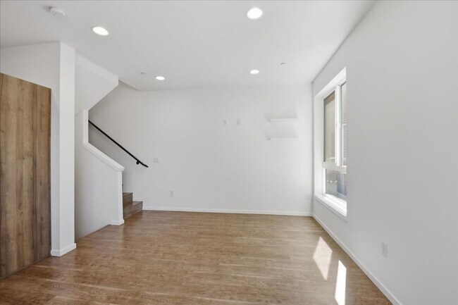 Foto del edificio - 3216 15th Ave W