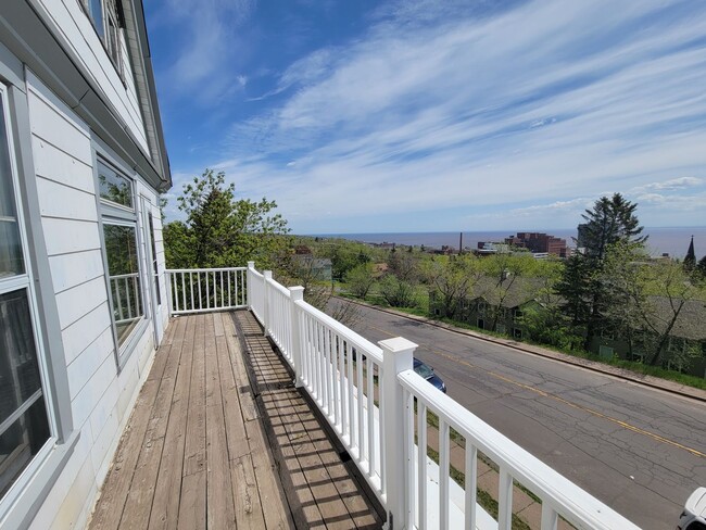 Foto del edificio - AVAILABLE JULY - 3 BED 1 BATH
