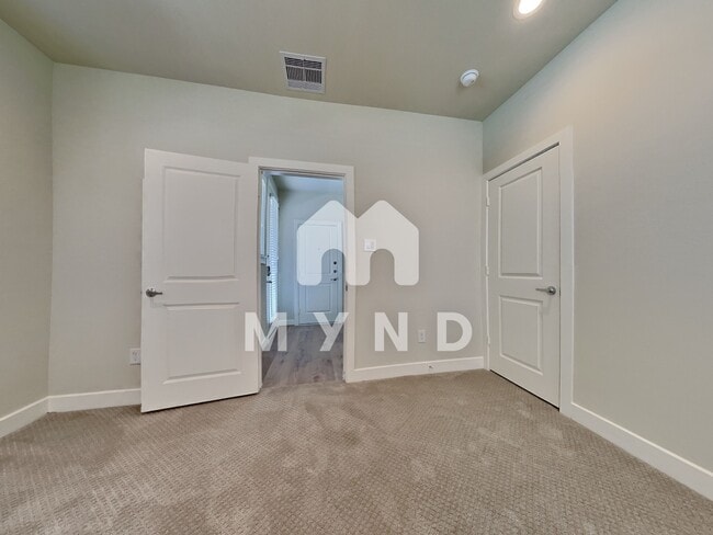 Building Photo - 10538 Executive Lake Dr
