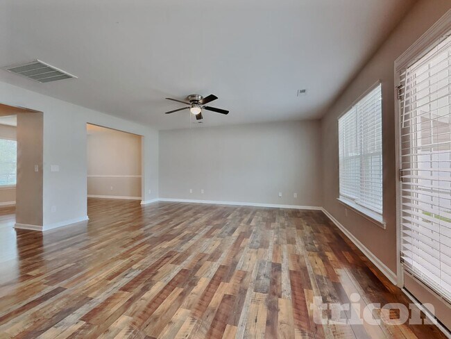 Foto del edificio - 5750 Misty Meadows Ct