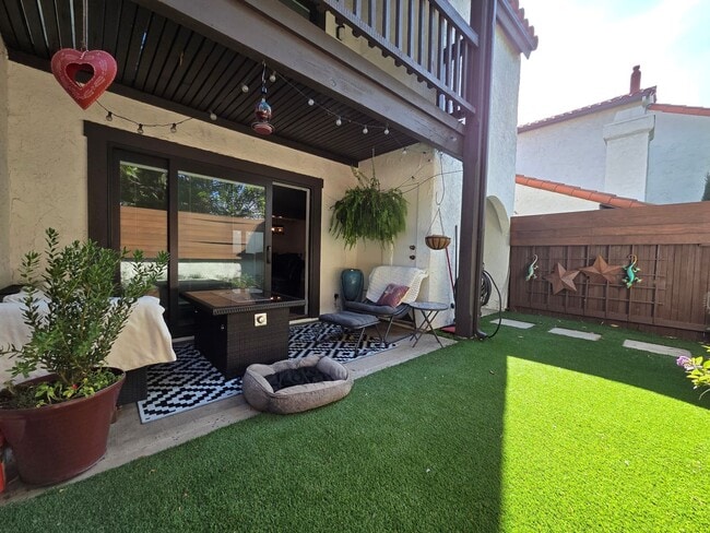 Foto del edificio - 2 Bedroom 2.5 Bath Town House in West Ventura