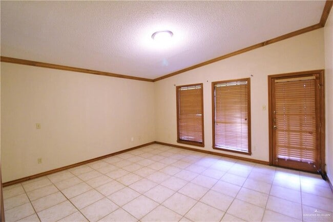 Building Photo - 12 Sabinal St