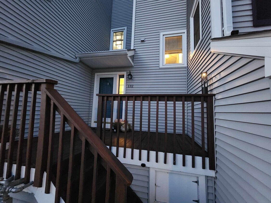 132 Morningside Ct, Shelton, CT 06484 Townhome Rentals in Shelton CT