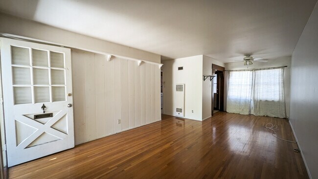 Building Photo - 12807 Oxnard St