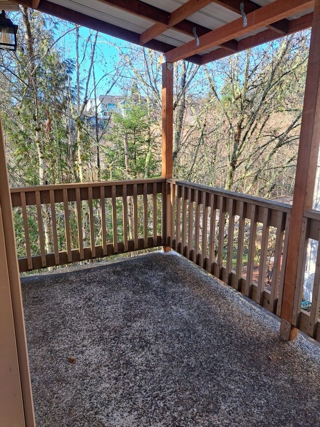 Foto del edificio - Secluded 5 bedroom Amazing Views Green Space