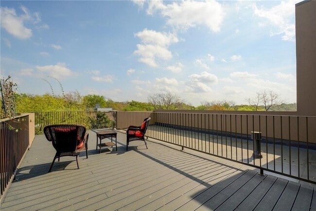 Foto del edificio - 206 E Live Oak St