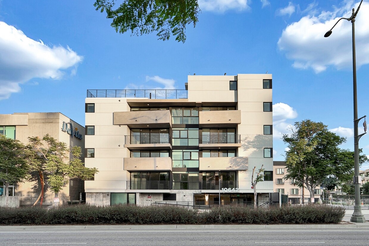 Primary Photo - Clad LA