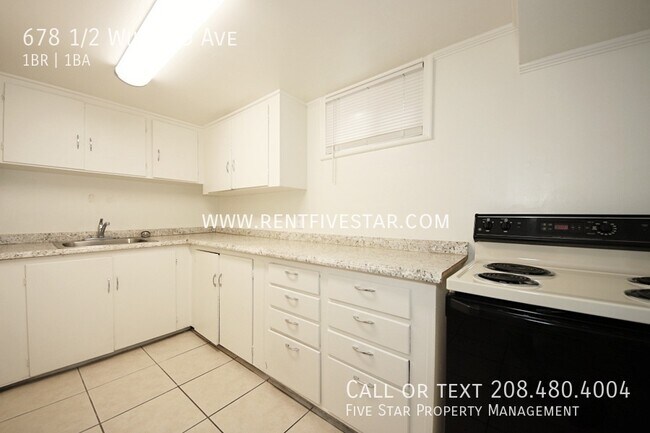 Foto del edificio - 678 1/2 Willard Ave-