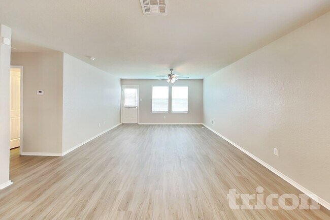 Building Photo - 421 Moonvine Way