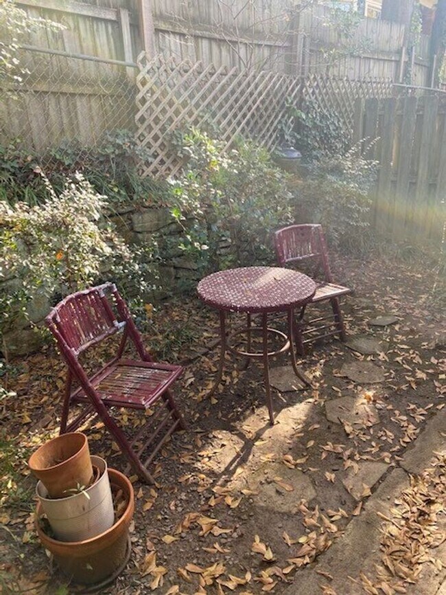 Building Photo - Classic 1 Bedroom in Virginia Highlands!