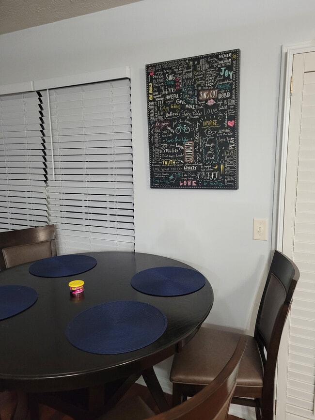 Foto del edificio - Room in Townhome on Waverly Hills Dr