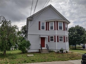 Building Photo - 126 Oneida St