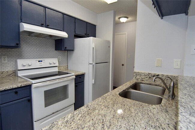 Building Photo - 8635 Mallard Reserve Dr