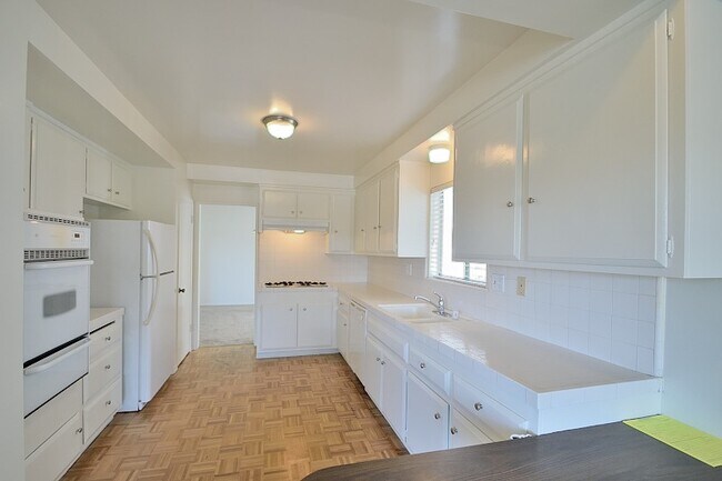 Building Photo - 4557 W 171st St