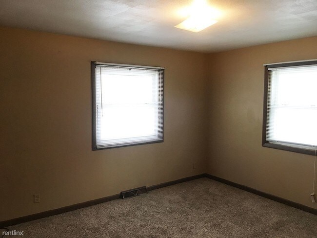 Building Photo - 3 br, 1 bath Duplex - 2506 Miles Standish Dr