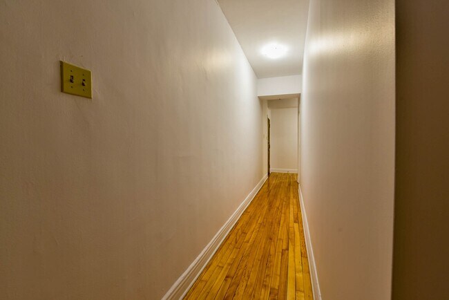 Photo du bâtiment - 6210 Avenue Deacon 6210 Chemin Deacon