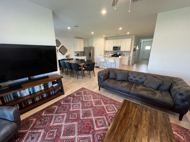 Foto del edificio - 4007 Pierce Pl Ln