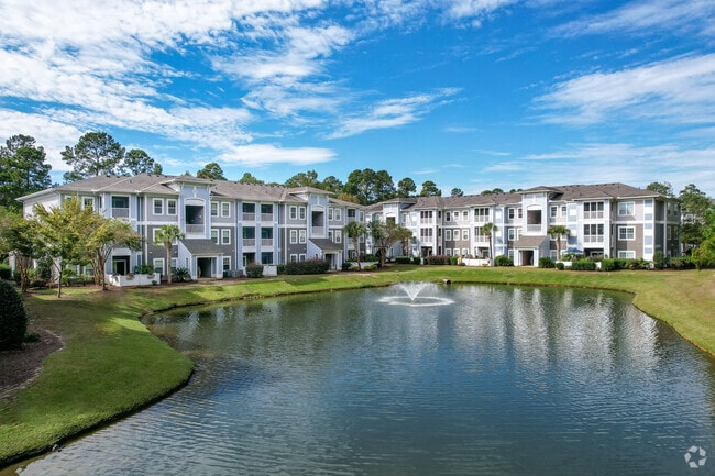 Building Photo - Latitude at the Commons