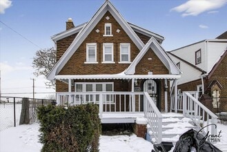 Building Photo - $1,420 - West Side 3 bedroom