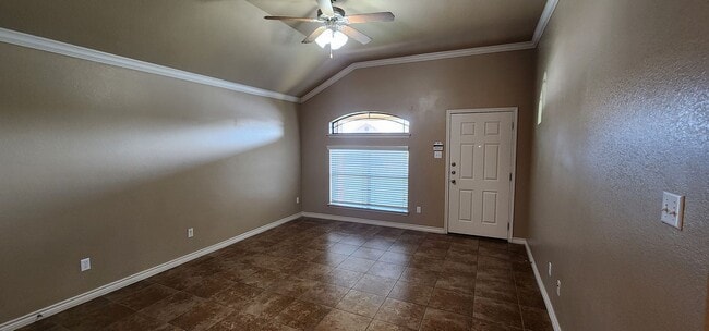 Foto del edificio - 2 bedroom 2 bath close to Clear Creek 8/12 move in date