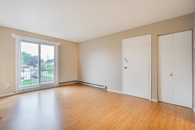 Building Photo - 10 Rue Lauzon
