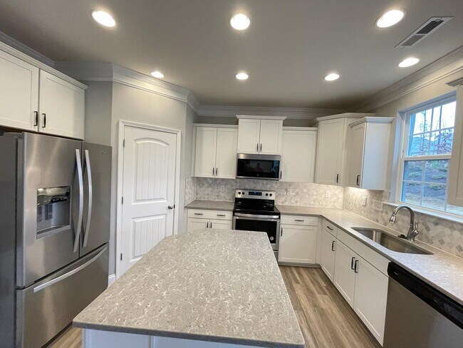 Building Photo - 615 Heartpine Dr