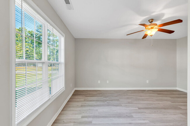 Foto del edificio - 111 Cornerstone Dr