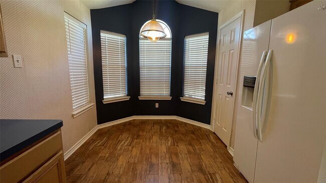 Building Photo - 18715 Spinney Ln