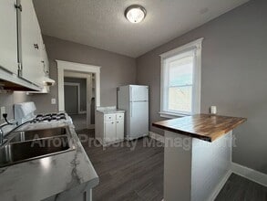 Building Photo - 1341 D St