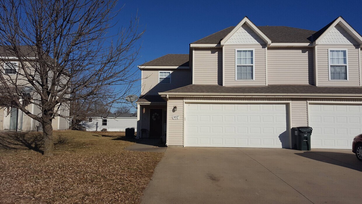 952 E Wildcat Run St, Gardner, KS 66030 Townhome Rentals in Gardner