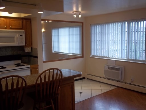 Building Photo - 660 S Lashley Ln