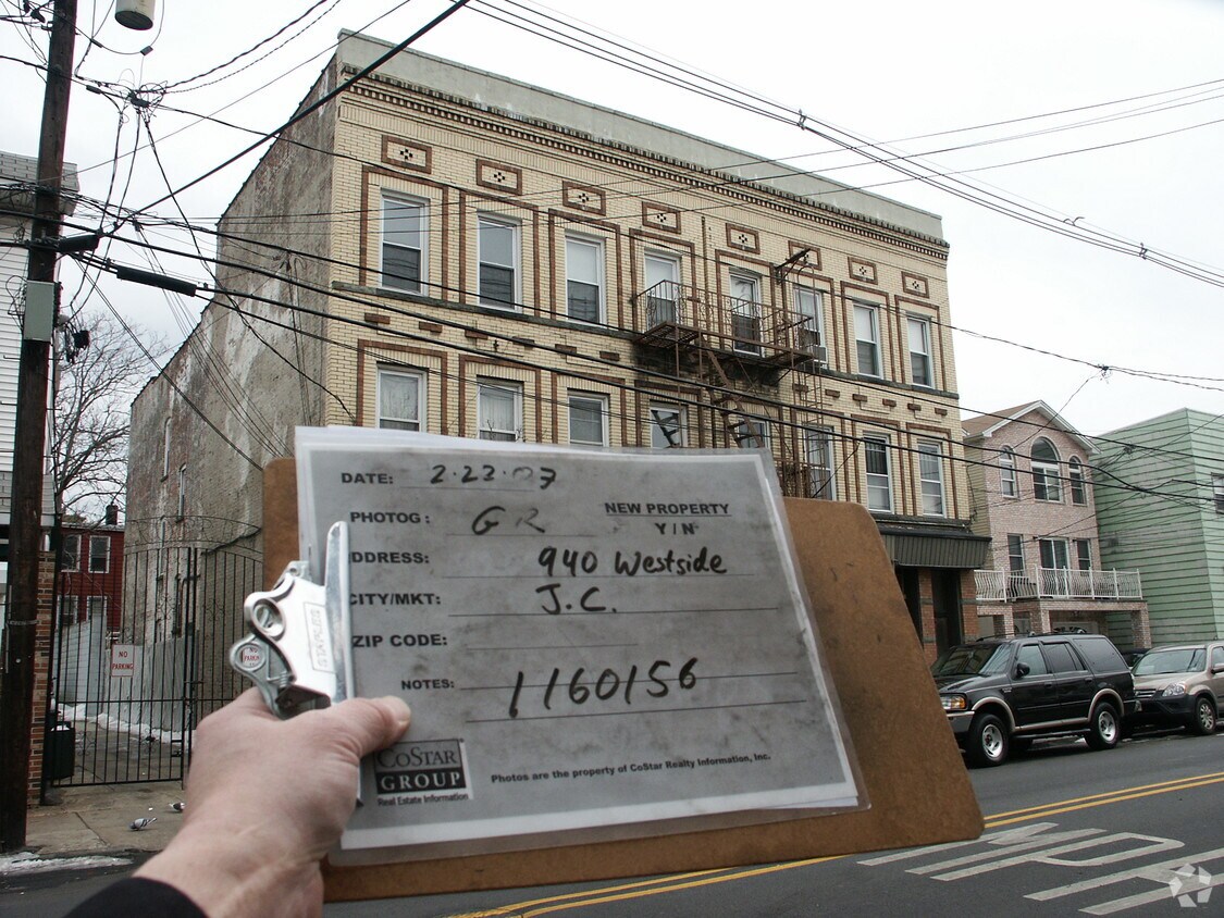  - 940 W Side Ave