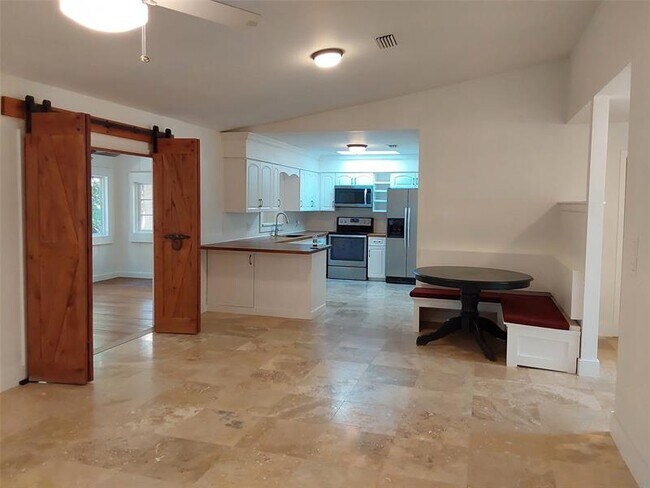 Building Photo - 722 Wentworth St