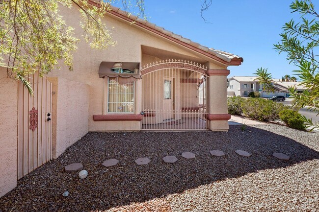 Building Photo - SW!! Single Story!! Pool!! NO HOA!!  Corne...