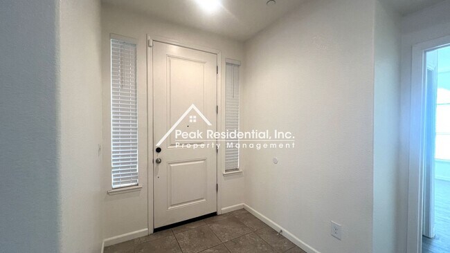 Foto del edificio - Beautiful 4bd/3.5ba Elk Grove Home