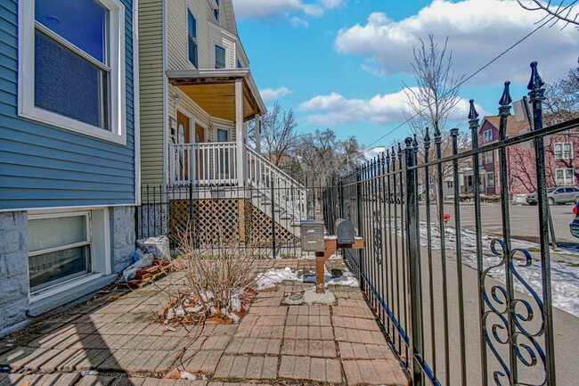 Building Photo - 3056 N Drake Ave