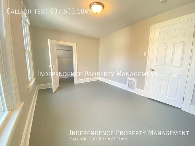 Building Photo - A Classy Residence  **Move in Special!**