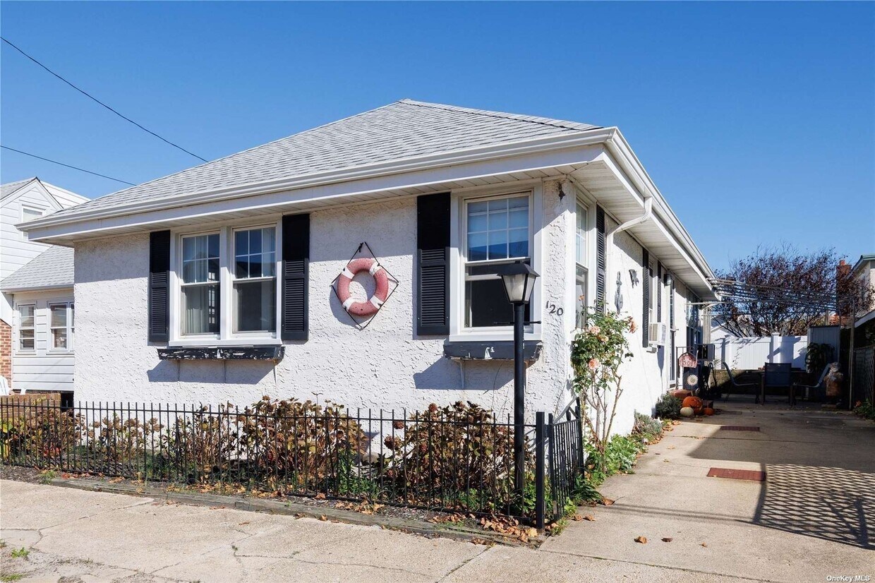 Primary Photo - 120 Parkside Dr