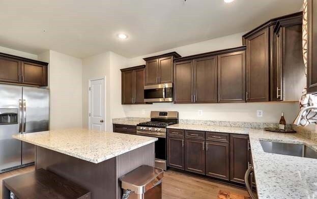 Foto del edificio - 8355 Daydream Cres