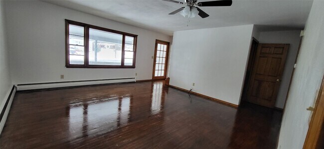 Foto del edificio - 308 Rano Blvd