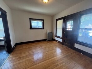 Building Photo - 108 S Bassett St