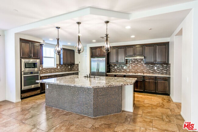 Foto del edificio - 22379 Driftwood Ct