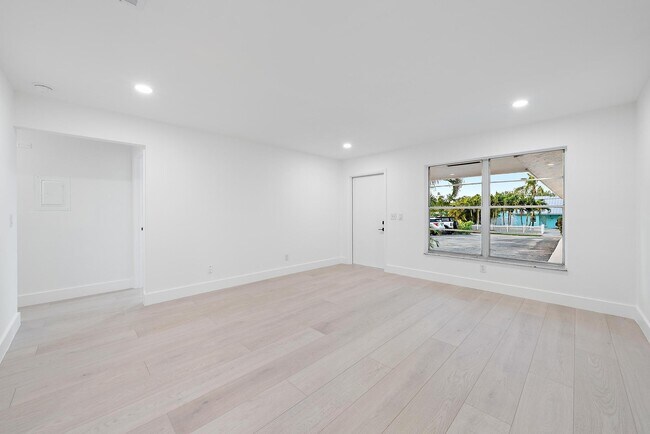 Foto del edificio - 1928 Service Rd