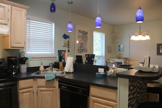 Building Photo - 88 Hutchinson St