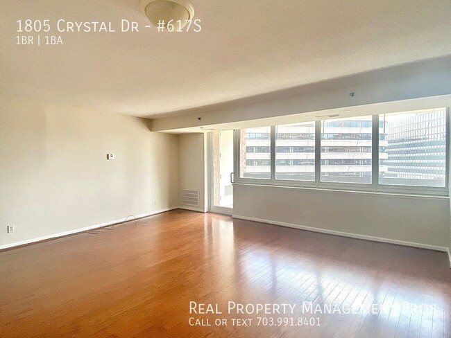 Building Photo - Spacious Crystal City Condo- Great Locatio...