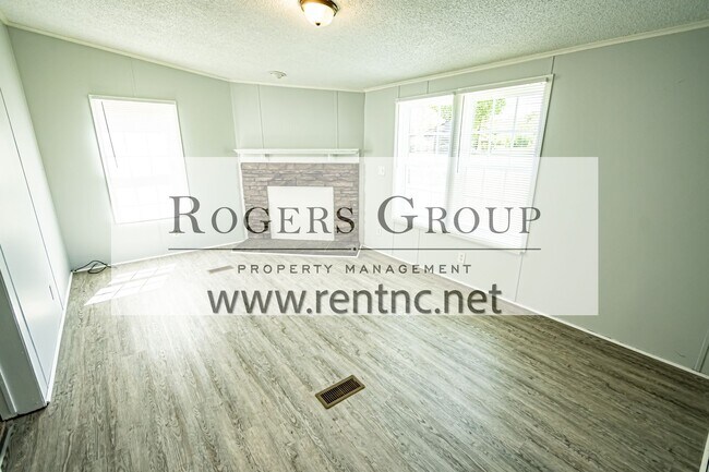 Foto del edificio - 689 Blue Wing Rd
